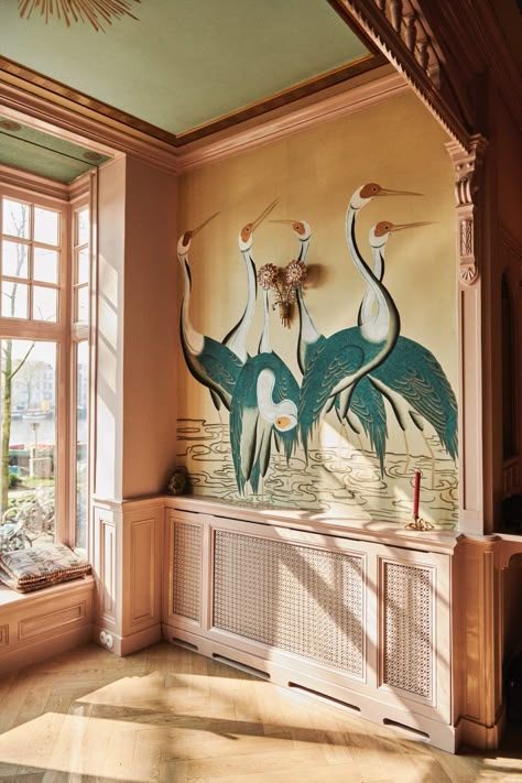 How de Gournay Created the Finest Hand-Painted Wallpaper in the World Gournay Wallpaper, Wallpaper House, De Gournay Wallpaper, Painted Wallpaper, Hand Painted Wallpaper, Boho Interior, Painting Wallpaper, Home Wallpaper, Art Deco Design