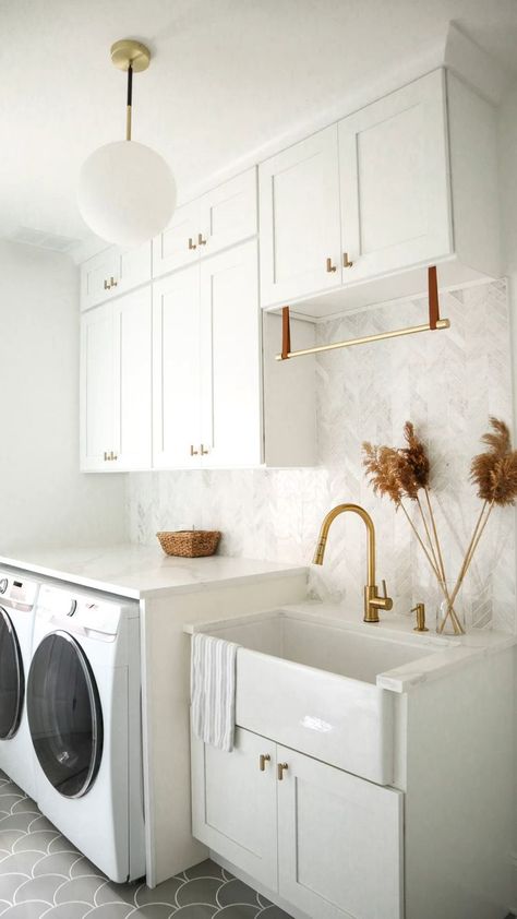 Remodel Laundry Room, White Laundry Room, Garage Laundry Rooms, Organization Laundry, Laundy Room, Vintage Inspired Bedroom, Laundry Room Ideas Small Space, White Laundry Rooms, Small Laundry Room Organization