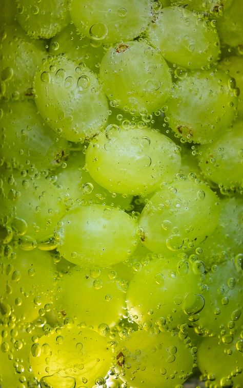 Fruit Widget, Vegetable Aesthetic, Fruit In Water, Strawberries And Grapes, Summer Social Media, Fruit Grapes, Food Art Photography, Fruit Photography, Green Fruit