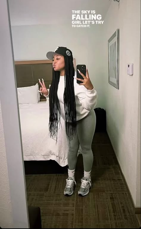 Outfits With New Balance Black Women, School Outfits New Balance, Baddie Fits With Leggings, New Balance 550 Outfit Black Women, Work Outting Outfits, New Balance Leggings Outfit, New Balance And Leggings Outfit, Casual New Balance Outfit, New Blance Outfits Girl