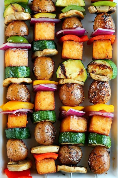 These EASY Grilled Veggie & Potato Skewers are perfect for your summer grilling! Vegan Grill, Vegan Grilling Recipes, Vegan Ribs, Veggie Kebabs, Vegan Bbq Recipes, Vegetarian Bbq, Bbq Recipes Grill, Recipes Grilling, Veggie Skewers