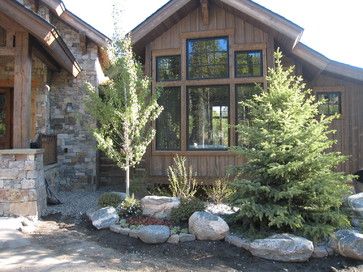 Rustic Landscape Design Ideas, Pictures, Remodel, and Decor Mountain Landscaping, Cabin Landscaping, Cabin Landscape, Rustic Landscaping, Rustic Landscape, Landscape Design Ideas, Cabin Exterior, Front Yard Design, Areas Verdes