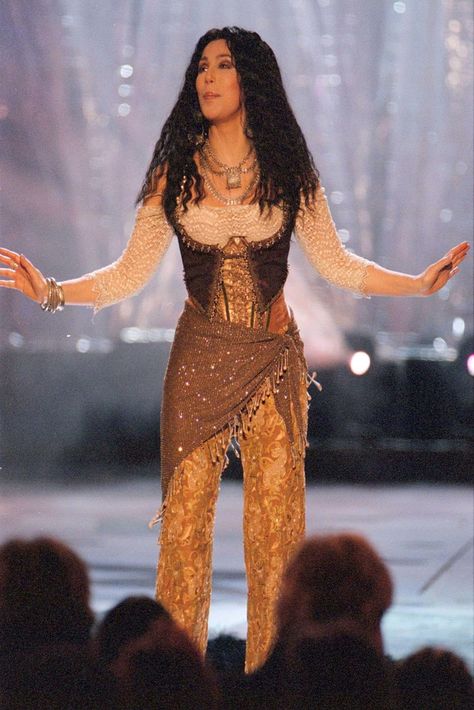 Cher Singer Outfit, Cher 70s Outfit, Singer Outfit Ideas, Cher 70s Fashion, Cher Outfits 70s, Cher Iconic Looks, Cher Singer, Cher Outfit, Cher 70s