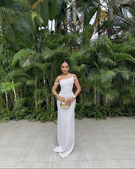 Satin Sleeves, White Solid Color, Sleeveless Prom Dress, Dinner Gowns, Prom Dress Long, Elegant Outfit Classy, Dinner Dress Classy, Birthday Inspo, Elegant Dresses Classy