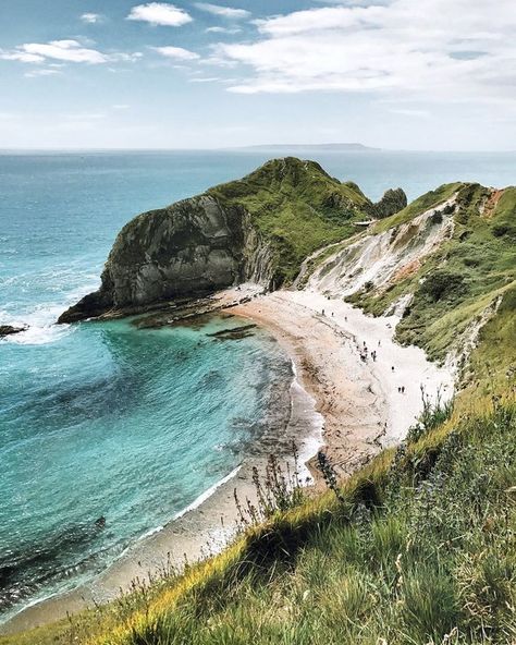 Lulworth Cove Dorset, Large Yard Landscaping Ideas, Large Yard Landscaping, Seaside Landscape, Lulworth Cove, Durdle Door, Dorset Coast, Dorset England, Landscape Photography Tips