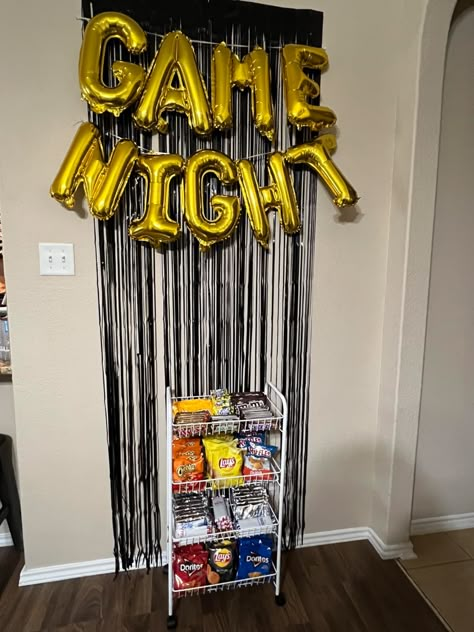 Game Night Decor Ideas, Retro Game Night Party Ideas, Game Night Decorations Ideas Diy, Diy Game Night Decorations, Dorm Party Ideas, Game Show Party Ideas Decorations, Game Night Ideas Decorations, Game Night Set Up, Birthday Game Night Party