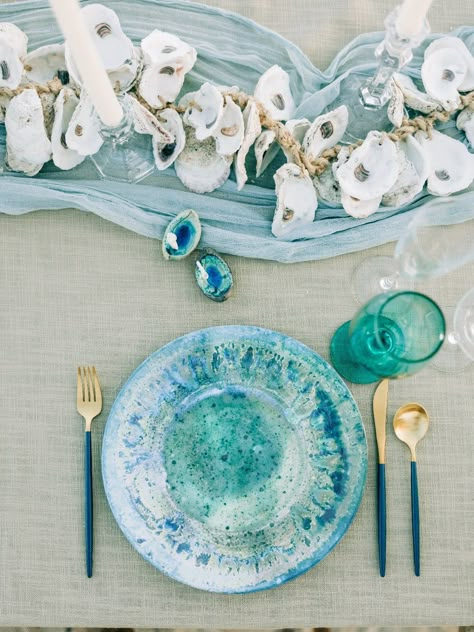 Ocean Tablescape, Backyard Beach Wedding, Coastal Tablescapes, Coastal Birthday, Ocean Wedding Theme, Underwater Wedding, Sea Glass Wedding, Beach Wedding Tables, Seashell Wedding