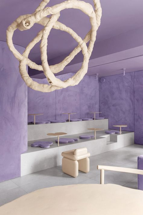 Appartement New York, Purple Cafe, Cooking Decorating, Themed Cafes, Purple Interior, Very Peri, Purple Decor, Pantone Color Of The Year, Purple Walls