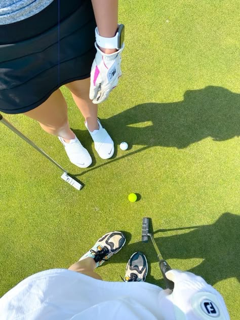 Golf Friends Aesthetic, Golfing Aesthetic Girl, Golf Date Aesthetic, Girls Golf Aesthetic, Golf Couple Goals, Golf Girlfriend Aesthetic, Aesthetic Golf Pictures, Golf Asethic, Womens Golf Aesthetic