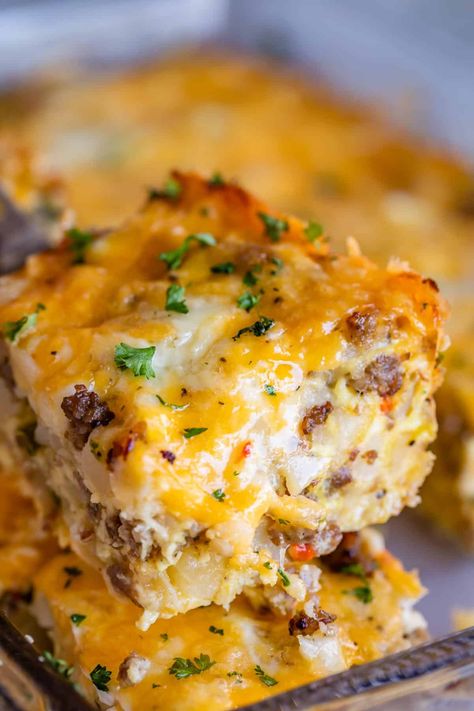 Easy Breakfast Casserole Sausage, Best Breakfast Casserole, Overnight Breakfast Casserole, Food Charlatan, Breakfast Casserole Easy, Breakfast Casserole Sausage, Breakfast Recipes Casserole, Easy Casserole, Breakfast Brunch Recipes