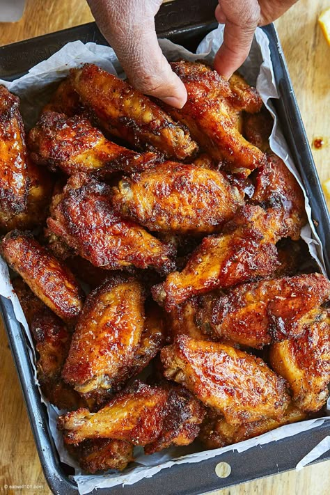 Chicken Wings In Oven, Hospitality Meals, Baked Bbq Chicken Wings, Spicy Chicken Wings Recipe, Wing Recipes Baked, Bbq Chicken Wings Recipe, Oven Chicken Wings, Wings Recipe Baked, Best Chicken Wing Recipe