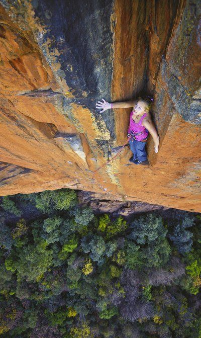 Climber Sasha DiGiulian works out her next move on a route at Waterval Boven in South Africa. Sasha Digiulian, Lynn Hill, Mountain Rock, Wow Photo, Bungee Jumping, Living On The Edge, Rock Climbers, Scary Places, Earth Art