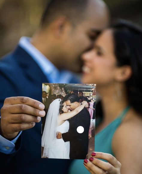 Wedding Anniversary Photo Shoot Ideas, First Anniversary Pictures, Anniversary Photography Poses, Wedding Anniversary Photoshoot, Anniversary Photo Shoot Ideas, 15 Year Wedding Anniversary, Wedding Anniversary Pictures, Anniversary Photo Ideas, Anniversary Pics