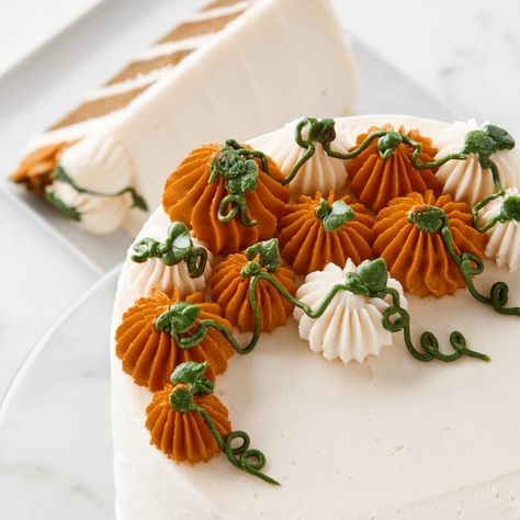 Fall Cakes Recipes, Fall Cake Flavors, Fall Cake Decorating Ideas, Fall Cake Decorating, Thanksgiving Cakes Decorating, Pumpkin Patch Cake, Fall Cakes Decorating, Fall Cake Ideas, Wedding Cakes Fall