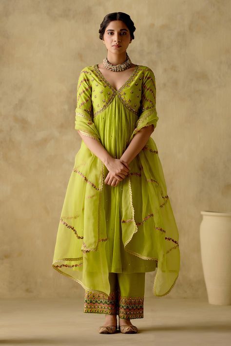 Floral Anarkali, Green Anarkali, Maharani Designer Boutique, Silk Anarkali, Palazzo Set, Designer Kurtis, Designer Dresses Casual, Boutique Dress Designs, Party Wear Indian Dresses