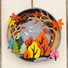 Fall Felt Crafts, Felt Wall Art, Autumn Craft, Felt Wall Hanging, Felt Wall, Fall Arts And Crafts, Felt Wreath, Textiles Projects, Felt Halloween