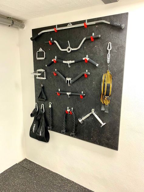 Sport Garage Ideas, Diy Home Gym Basement, Garage Gym Decor, Gym Ideas Design, At Home Gym Ideas Garage, House Gym Room, Home Gym Interior Design Ideas, Healthy Habits Journal, Gym Setup Ideas