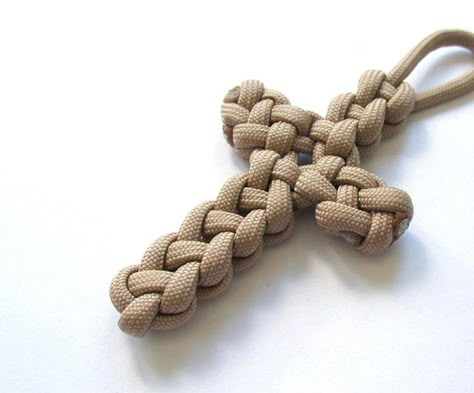 16 Cool Ways To Make Paracord Cross | Instructions Paracord Projects Tutorials, Paracord Cross, Paracord Projects Diy, Paracord Rosary, Paracord Bracelet Patterns, Paracord Braids, Paracord Crafts, Cords Crafts, Cross Keychain