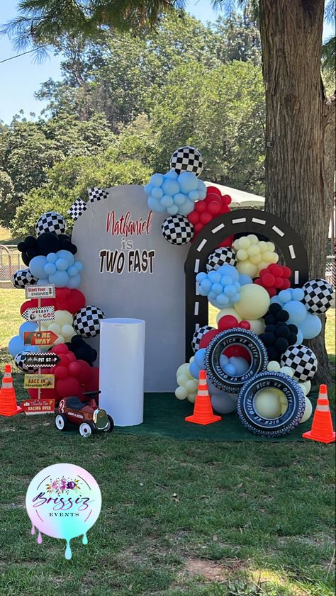 #racecar #twofast #balloons #brissizevents #fiesta Fast One Birthday Party Balloon Arch, 2 Fast Balloon Arch, Racing Balloon Arch, Fast One Balloon Garland, Two Fast Balloons, Race Car Birthday Backdrop, 4th Birthday Party For Boys, Cars Birthday Party Decorations, Race Car Themes