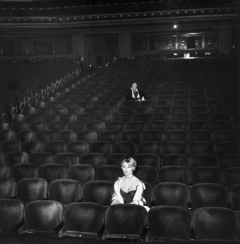 Cinema Wallpaper, Ticket Cinema, Paris Movie, Rooftop Cinema, Cinema Idea, Cinema Date, Vintage Movie Theater, Cinema Architecture, Cinema Chairs