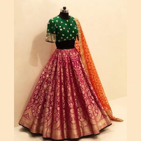 Lehenga Designs Banarasi, Benarasi Lehengas Bridal, Banarasi Lehenga Ideas, Red Benarasi Lehengas, Benaras Lehenga Designs, Banarasi Chaniyacholi, Red Banarasi Lehenga, Banarasi Lehenga Bridal, Benarasi Lehengas