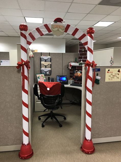 Cubical decoration Christmas Cube Decorations, Office Christmas Decorations Cubicles, Office Xmas Decorations, Holiday Office Decor, Christmas Desk Decorations, Christmas Office Decor, Office Christmas Decor, Christmas Cubicle Decorations, Christmas Cubicle