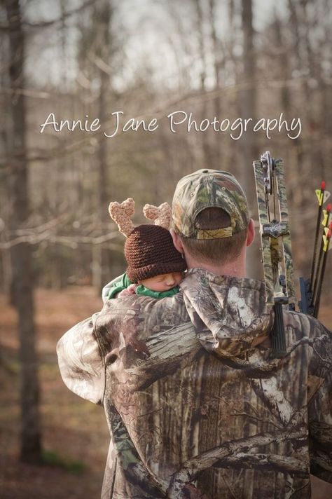 Baby boy with Daddy ♡ Baby Boy Newborn Pictures, Hunting Baby, Camo Baby Stuff, Foto Baby, Everything Baby, Trendy Baby, Newborn Pictures, Newborn Boy, Maternity Pictures