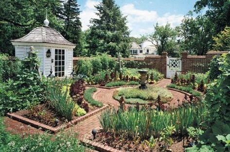 Potager Plans and Garden Inspiration – Land of Laurel Garden Circle, Colonial Garden, Garden Layout Vegetable, Potager Garden, Farmhouse Landscaping, Backyard Vegetable Gardens, Garden Design Layout, English Country Gardens, Inspire Me Home Decor