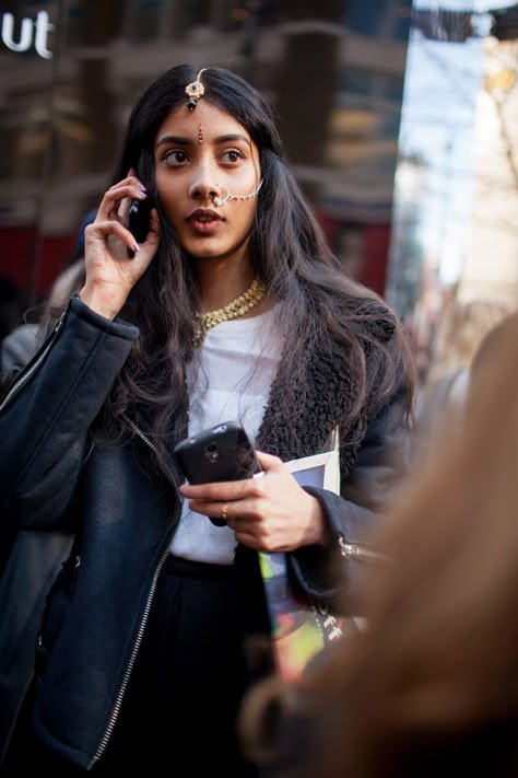 ... Gigi Hadid Streetstyle, Street Style India, Berlin Street Style, Italian Street Style, Fusion Fashion, Ethno Style, London Fashion Week Street Style, Estilo Hippy, Street Style 2016