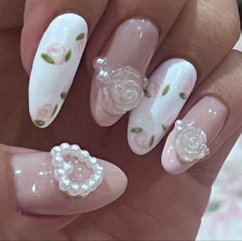 Cocette Aesthetic Nails, Pearl Nails Gel, Pink Nail With Glitter, Pink Nail Sets, Pink Nail Short, Nails Inspo Pink, Nail With Glitter, Nail Art Designs Pink, Glitter Pink Nails