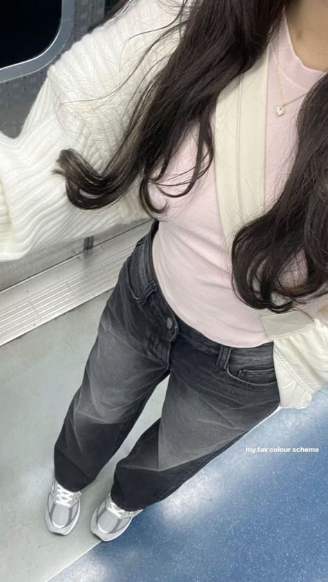 Cute K Fashion, Tracy Saranghoe Outfit, Tracy Sohn Outfits, Saranghoe Fits, Korean Athletic Fashion, Saranghae Tracy Outfits, Saranghoe Tracy Fits, Pink Outfits Korean, Saranghoe Outfits