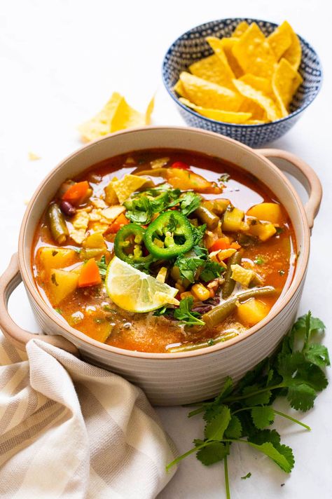 Mexican Vegetable Soup Recipes, Beef Vegetable Soup Recipe, Mexican Vegetable Soup, Vegetable Soup Crock Pot, Mexican Vegetables, Beef Vegetable Soup, Chicken Vegetable Soup Recipes, Chicken Vegetable Soup, Mexican Favorites