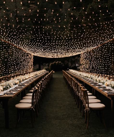 Dream Wedding Reception, Dream Wedding Decorations, Wedding Planning Decor, Dream Wedding Venues, Wedding Decor Style, Outdoor Wedding Decorations, Table Set Up, Future Wedding Plans, Long Table