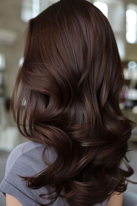 Milk Chocolate Hair, Pelo Chocolate, Dark Chocolate Hair, Dark Fall Hair Colors, Pelo Cafe, Warm Brown Hair, Dark Fall Hair, Bob Hair Color, Hair Color Chocolate