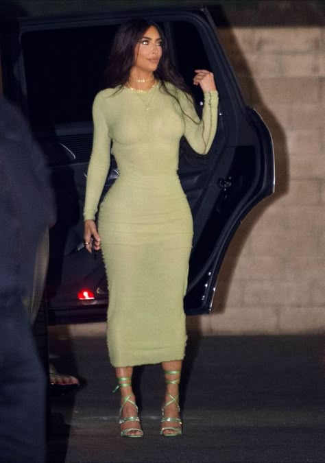 Kim K Dresses, Kardashian Style Outfits, Kardashian Girls, Kim Kardashian Fashion, Estilo Kardashian, Trajes Kylie Jenner, Kim Kardashian Dresses, Kardashian Fashion, Kim Kardashian Outfits