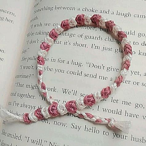 rose bracelet made from embroidery thread #handmadecrafts Embroidery Thread Bracelets, Rose Braid, Diy Studio, Bracelet Tutorials, How To Make Rose, Yarn Bracelets, Thread Bracelet, Christmas Yarn, Diy Bracelets Tutorials