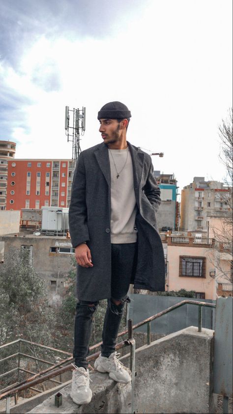 Mens Yeezy Outfit, Ozweego Outfit Man, Yeezy 500 Outfit Mens, Ozweego Street Style, Yeezy 500 Outfit, Yeezy 700 Outfit, Rainy Day Outfit Men, Rick Owens Street Style, Rainy Spring Outfit