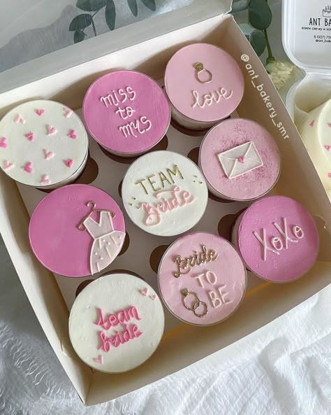 Bridal Shower Cake And Cupcake Ideas, Cupcake For Bachelorette Party, Bachelorette Party Cake Ideas Bride To Be, Cake Ideas For Bachelorette Party, Bridal To Be Cake, Bridal Cupcakes Ideas Wedding Showers, Bachelorette Cookie Cake, Cakes For Bachelorette Party, Bachelorette High Tea