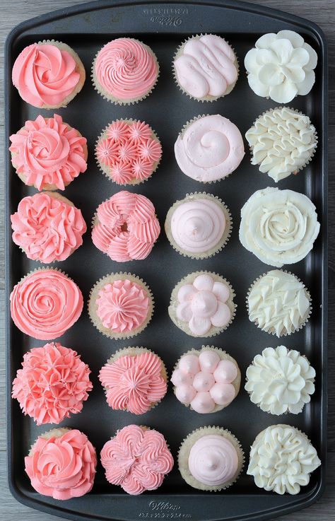 Cupcake Tips Decorating, Best Tips For Cupcake Decorating, Ideas To Decorate Cupcakes, Simple Icing Cupcake Design, Simple Floral Cupcake Designs, Vanilla Cupcake Decoration, Simple Cupcake Piping Ideas, How To Do Icing On Cupcakes, Diy Fancy Cupcakes