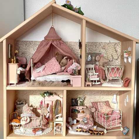 Maileg Furniture, Maileg Doll House, Ikea Dollhouse, Dollhouse Makeover, Maileg Mice, Maileg Dolls, Maileg Mouse, Mini Doll House, Doll House Plans