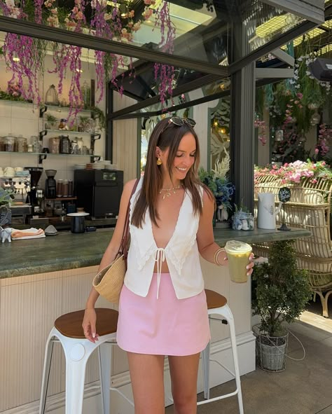 it’s a beautiful day for a strawberry matcha and a cute outfit 🍓🍵 outfit is @princesspollyboutique use ALI25 (works in app only) #pppartner #princesspolly #summeroutfit #ootd #outfitinspo Cinema Look, Cinema Outfit, Strawberry Matcha, Fotos Ideas, A Beautiful Day, My Personal Style, Vacation Outfits, Casual Style Outfits, Outfit Casual