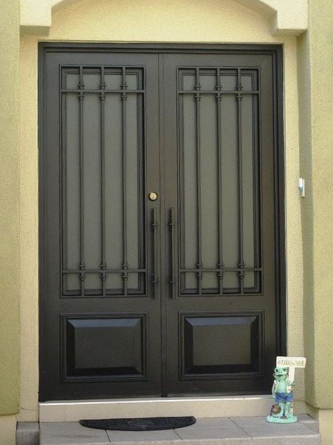 New ideas for main doors Wrought Iron Security Doors, Porte In Ferro, Double Door Entrance, Double Doors Exterior, Iron Front Door, Metal Doors Design, Steel Door Design, Iron Door Design, Steel Gate Design