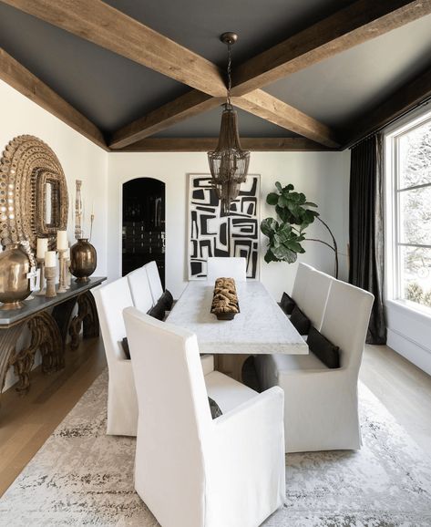 9 Stunning Ceiling Beam Ideas to Consider for your Home Vaulted Ceiling Beams, Beams Living Room, Dark Ceiling, Transitional Dining Room, Wallpaper Ceiling, Dining Room Ceiling, Wood Beam Ceiling, Black Ceiling, Living Room Ceiling