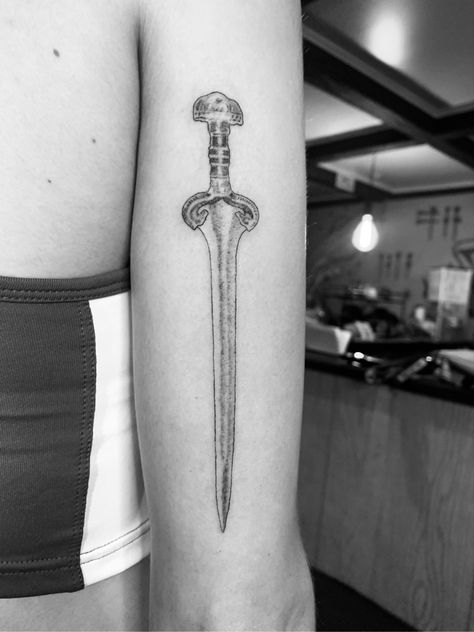 Horse sword rohan Eowyn Tattoo Lotr, I Am No Man Tattoo Eowyn, Rohan Lotr Tattoo, Riders Of Rohan Tattoo, Rohan Lord Of The Rings Tattoo, Lotr Leaf, Eowyn Tattoo, Eowyn Lotr, Lotr Sleeve