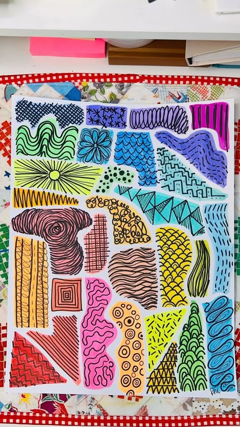 Renée 👩🏻‍🎨 | Doodle practice. So relaxing! Highlighter, Sharpie, and Micron. The streaks from the highlighters are hard to see once the doodles are on… | Instagram Drawing Ideas Highlighter, Highlighter Doodle Art, Marker Line Art, Marker Doodles Sketchbooks, Watercolor Doodles Journaling, Things To Draw With Highlighters, Highlighter Drawings Easy, Sharpie Creative Markers Ideas, Doodles On Notebook