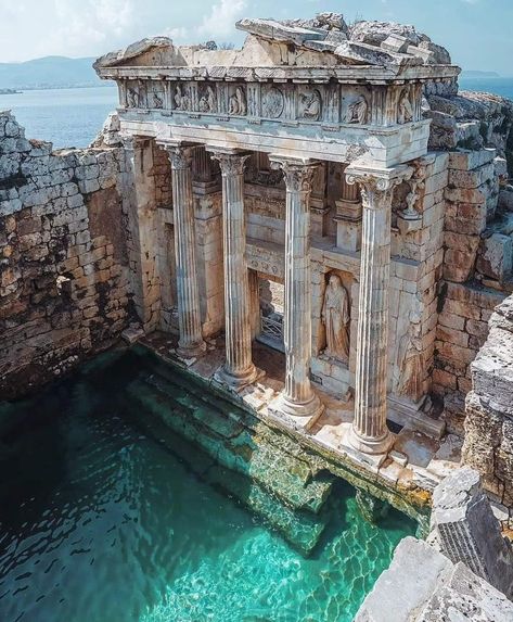 Poseidon Temple, Roman Fountain, Architecture Antique, Waxing Moon, Greek Architecture, Ancient Greek Architecture, Stone Architecture, Holiday Vibes, Fantasy Places