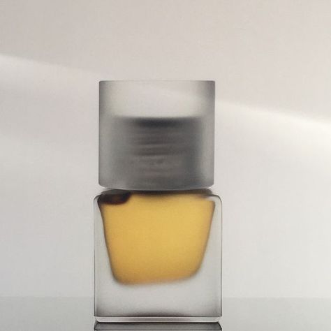 Ricardo Ferrol on Instagram: "Inspiring JIL SANDER seen in Frankfurt ❤️#jilsander" Fragrance Packaging, Perfume Bottle Design, Object Photography, Perfume Packaging, Skincare Packaging, Fragrance Bottle, Perfume Design, Perfume Brands, Creative Packaging Design