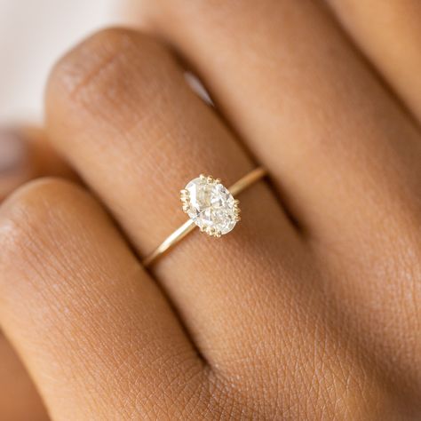 Hippie Engagement Rings, Oval Engagement Ring White Gold, Simple Engagement Rings Oval, Engagement Ring Plain Band, Gold Oval Engagement Ring, Gold Band Engagement Rings, Wedding Ideas Reception, Future Engagement Rings, Oval Engagement Ring