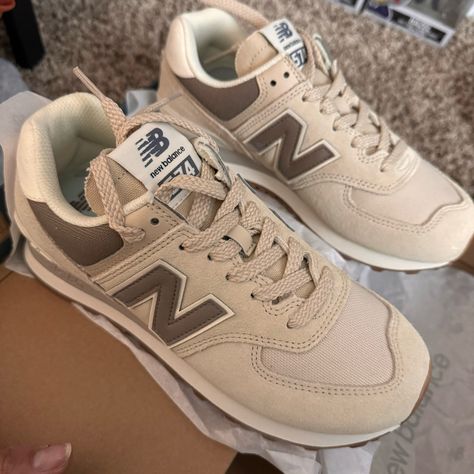 Beige/Brown Color Size 6.5 Women’s Never Worn Smoke Free Home New Balance 574 Brown Outfit, Shoes For Women New Balance, New Balance Shoes Brown, Tan New Balance Shoes, Fall Tennis Shoes, Brown New Balance Shoes, Tan Shoes Outfit, New Balance 574 Brown, New Balance 574 Women