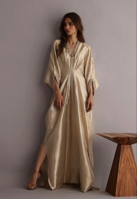 Kaftan Dress Pakistani Style, Party Wear Kaftans, Western Kaftan Dress, Traditional Kaftan Dress, Elegant Kaftan Dresses, Pakistani Kaftan Suits, Kaftan Dress Ideas, Fancy Kaftan Dress, Sufi Night Outfit Women Wedding